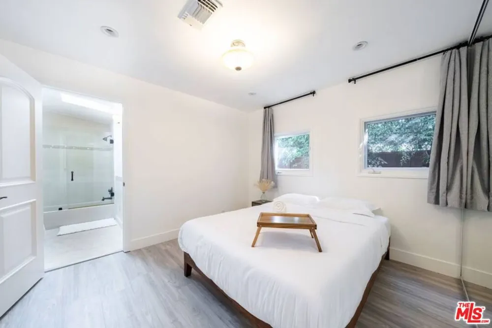 11331 Isleta Street Los Angeles, CA 90049