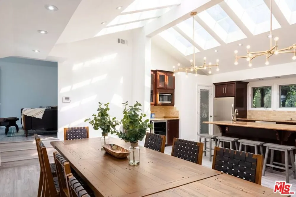 11331 Isleta Street Los Angeles, CA 90049