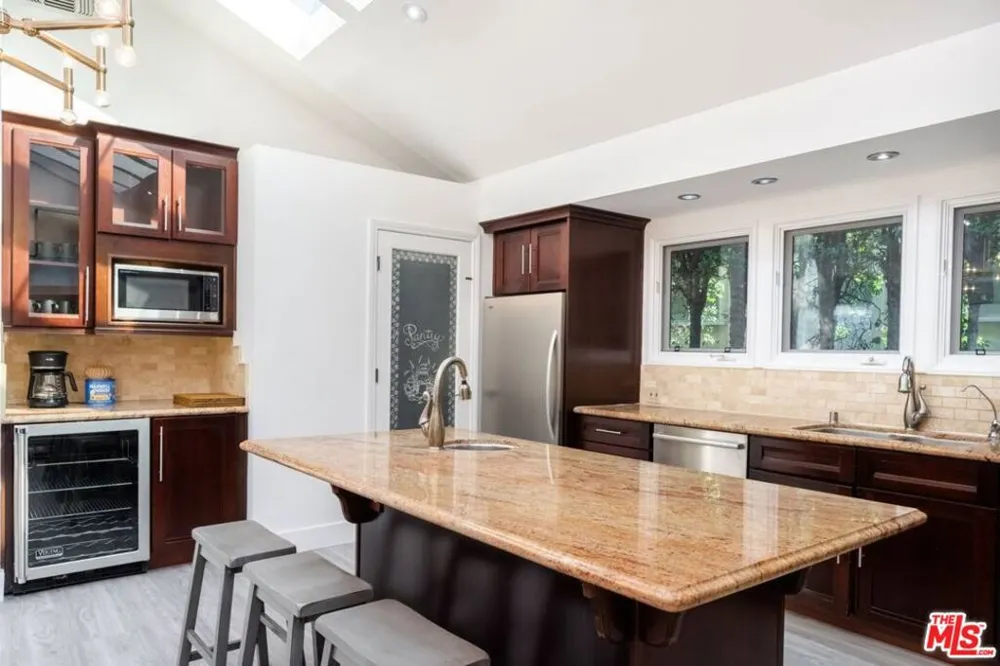 11331 Isleta Street Los Angeles, CA 90049