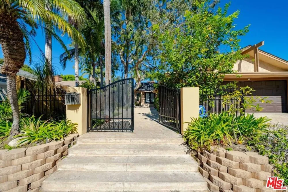 11331 Isleta Street Los Angeles, CA 90049