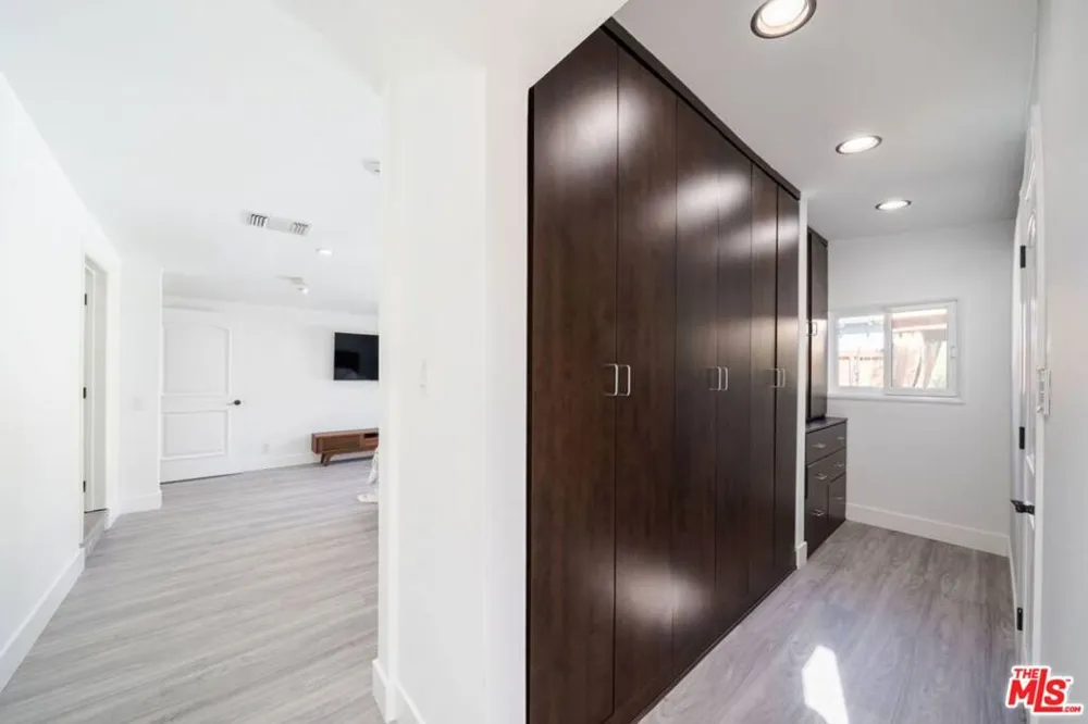 11331 Isleta Street Los Angeles, CA 90049