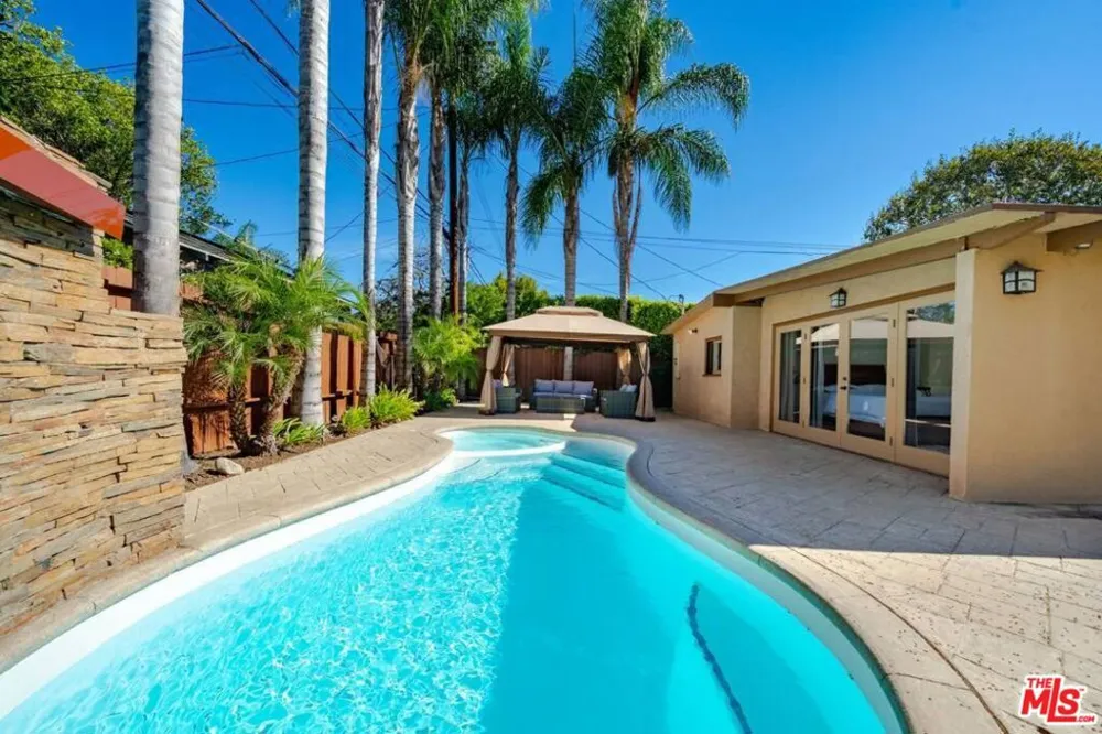 11331 Isleta Street Los Angeles, CA 90049