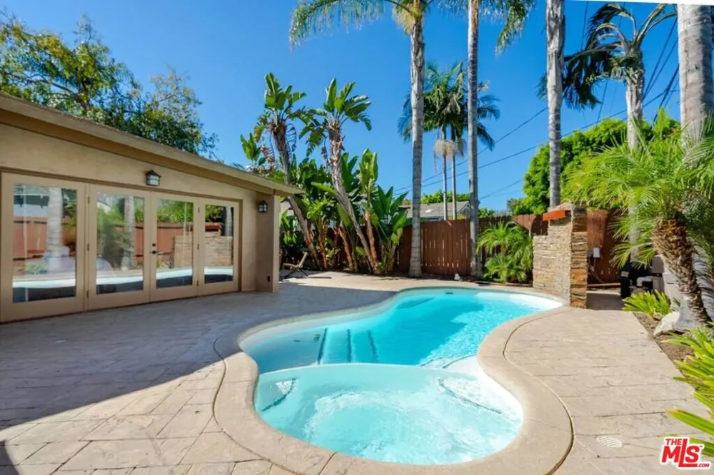 11331 Isleta Street Los Angeles, CA 90049