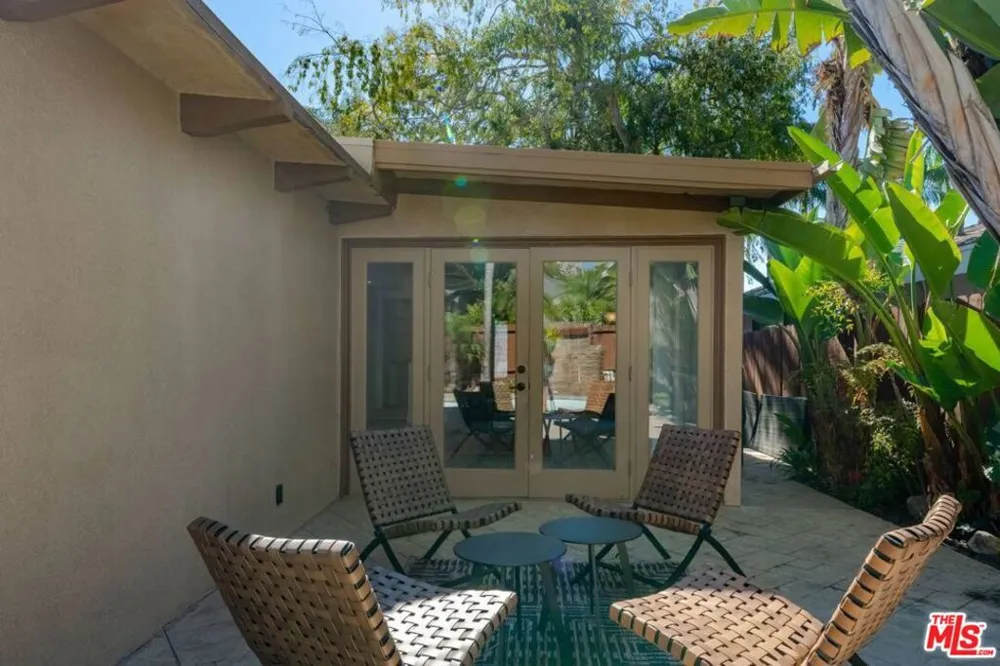 11331 Isleta Street Los Angeles, CA 90049