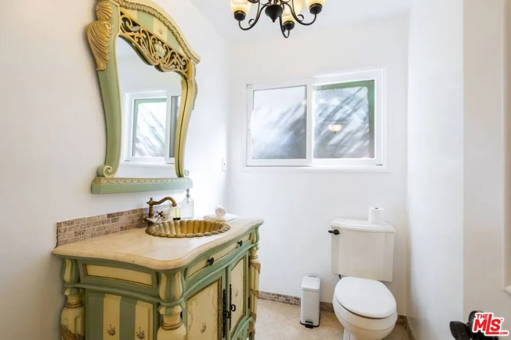 11331 Isleta Street Los Angeles, CA 90049