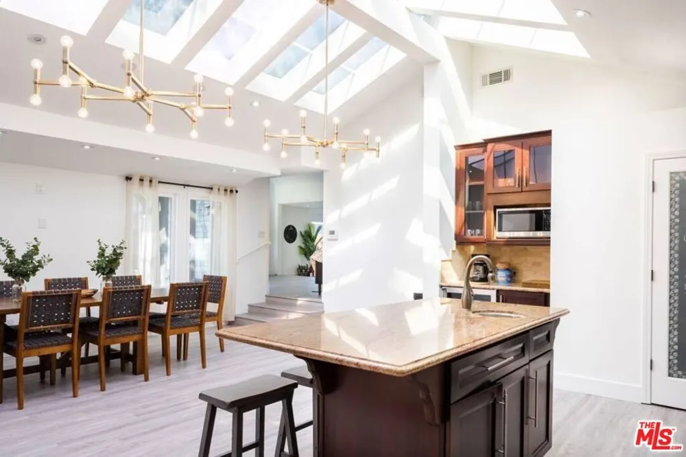 11331 Isleta Street Los Angeles, CA 90049
