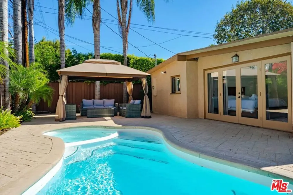 11331 Isleta Street Los Angeles, CA 90049
