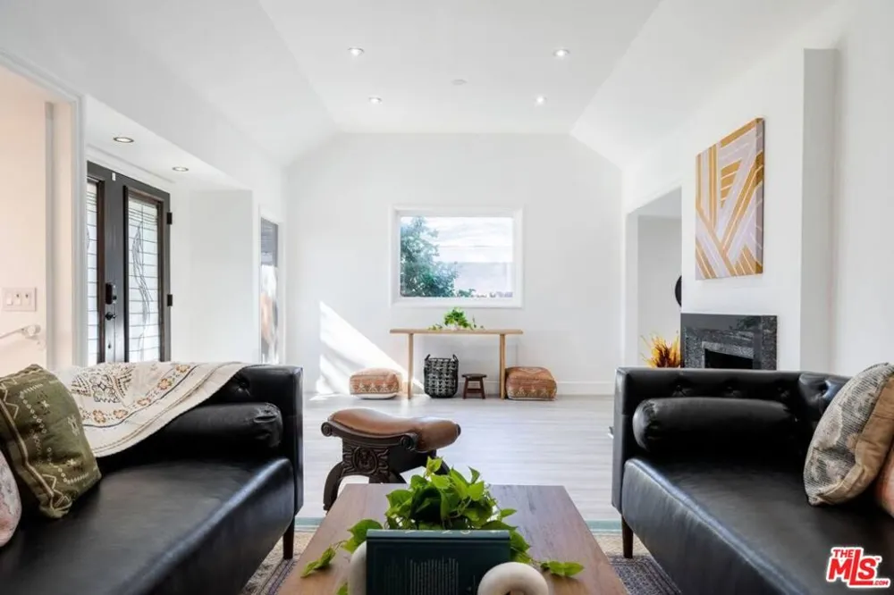 11331 Isleta Street Los Angeles, CA 90049