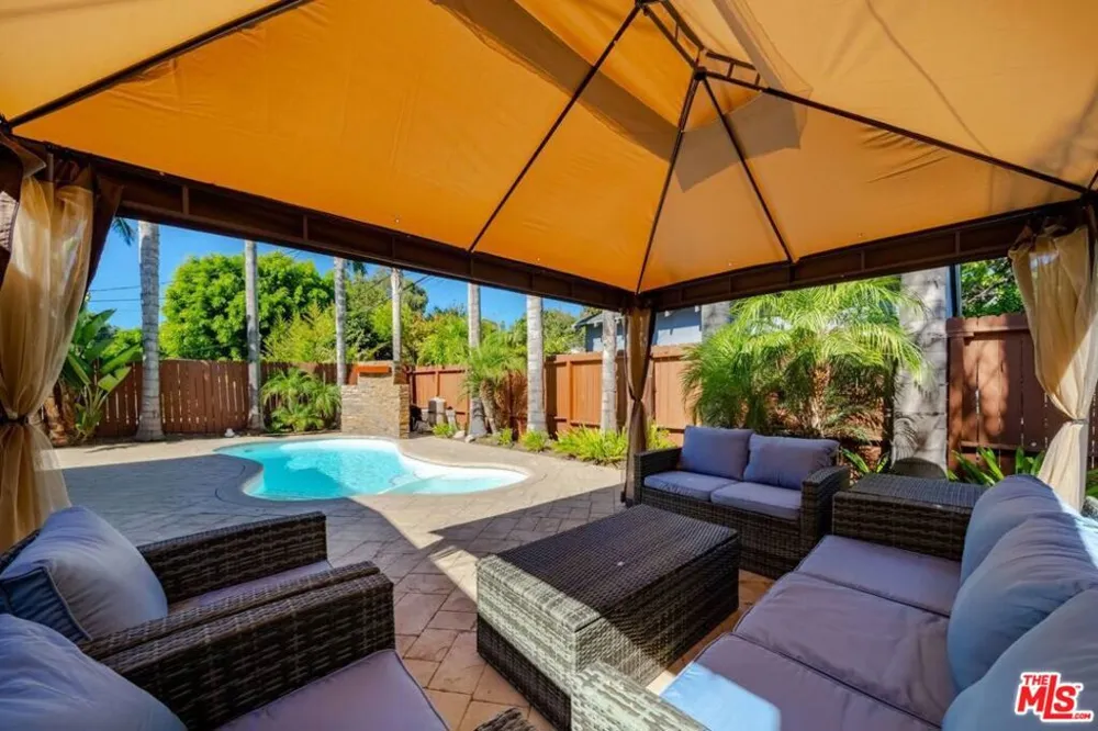 11331 Isleta Street Los Angeles, CA 90049