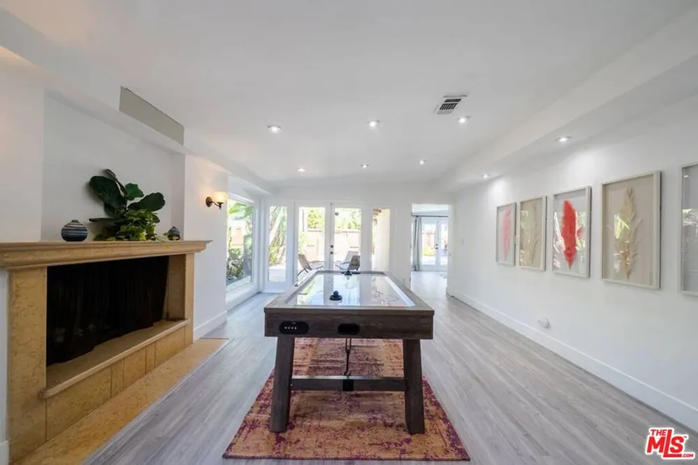 11331 Isleta Street Los Angeles, CA 90049
