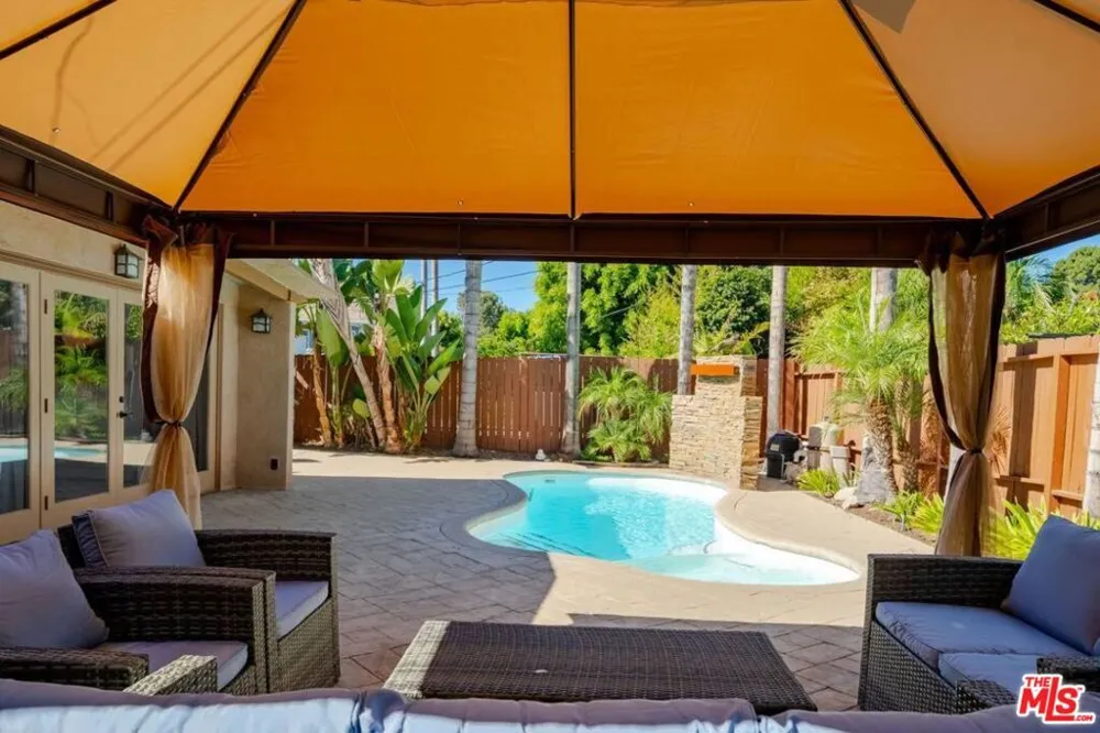 11331 Isleta Street Los Angeles, CA 90049