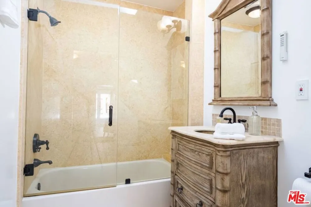 11331 Isleta Street Los Angeles, CA 90049