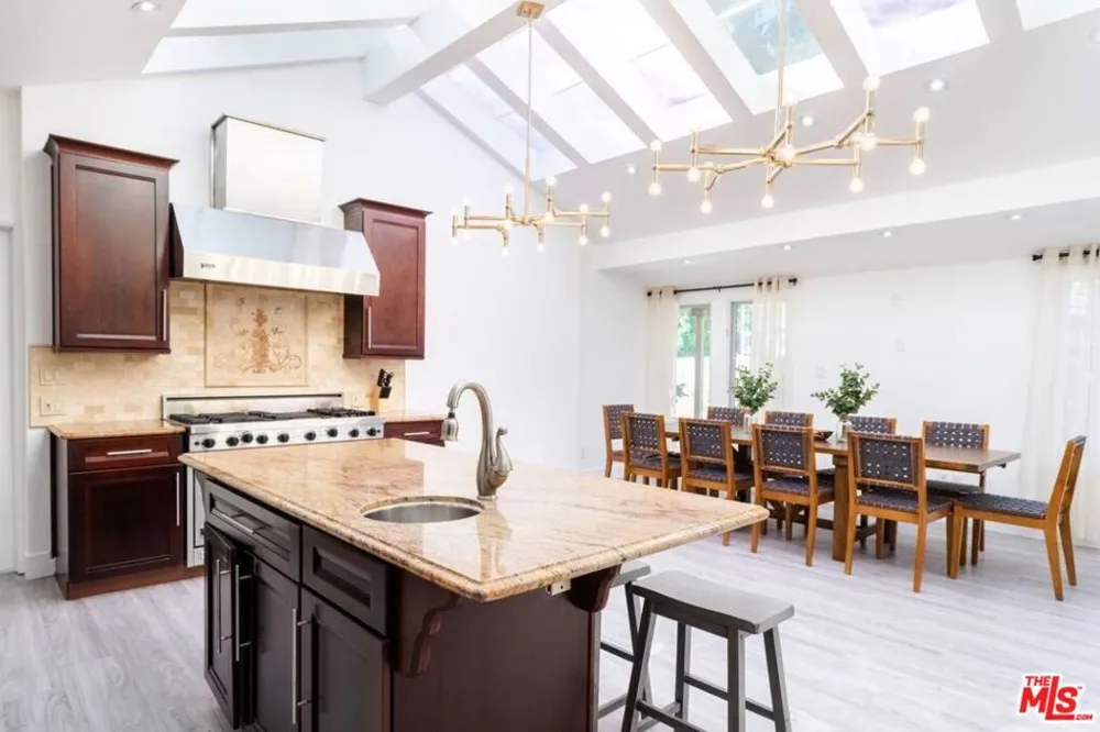 11331 Isleta Street Los Angeles, CA 90049
