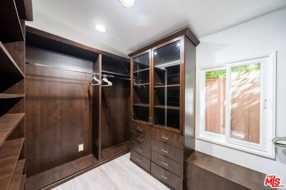 11331 Isleta Street Los Angeles, CA 90049