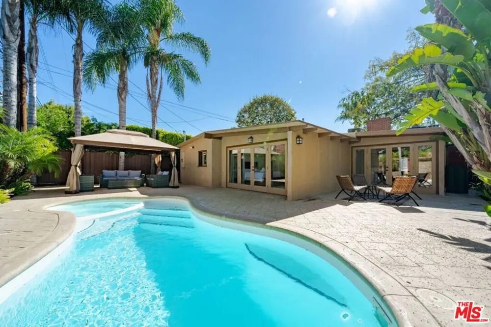 11331 Isleta Street Los Angeles, CA 90049
