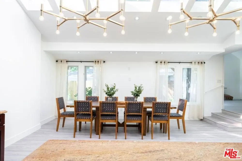 11331 Isleta Street Los Angeles, CA 90049