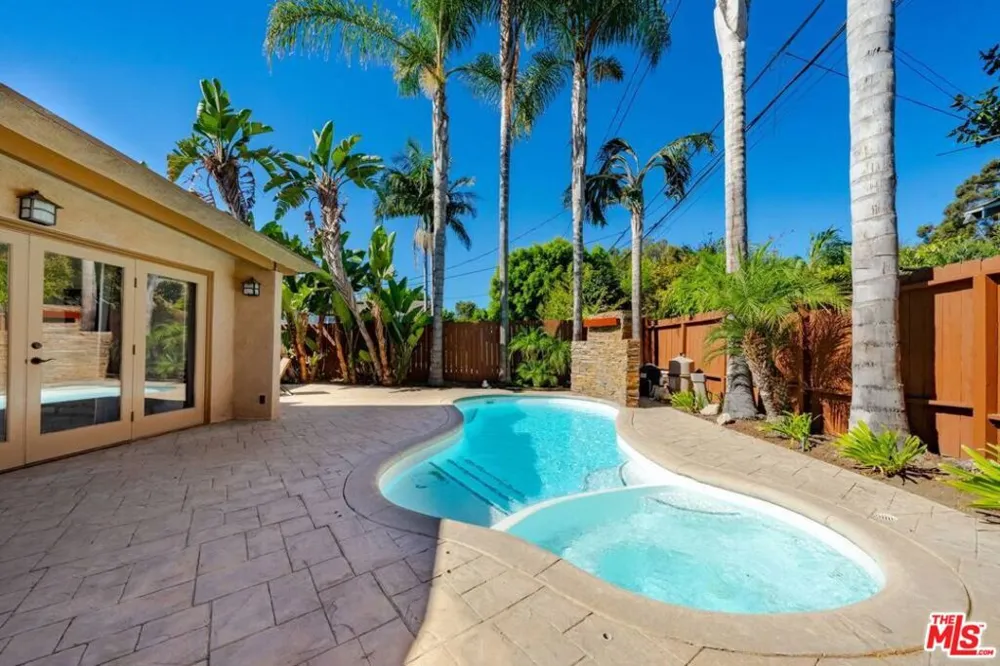 11331 Isleta Street Los Angeles, CA 90049