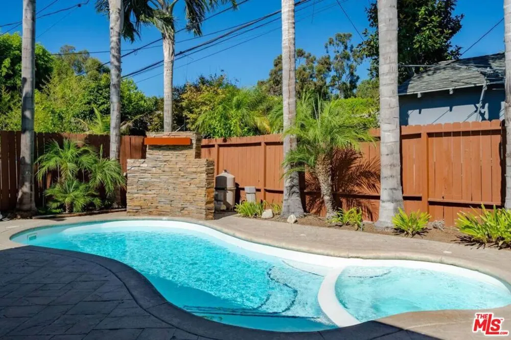 11331 Isleta Street Los Angeles, CA 90049