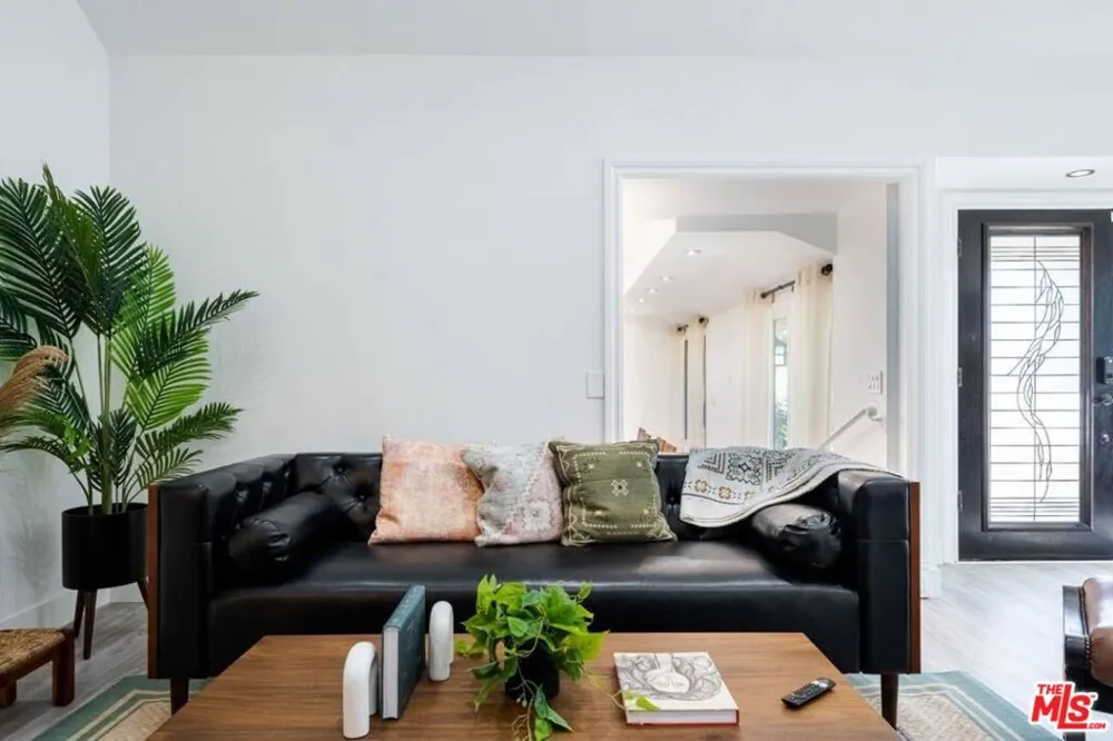 11331 Isleta Street Los Angeles, CA 90049