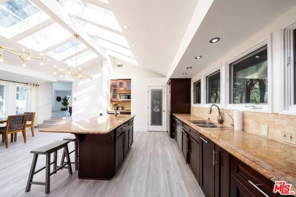 11331 Isleta Street Los Angeles, CA 90049