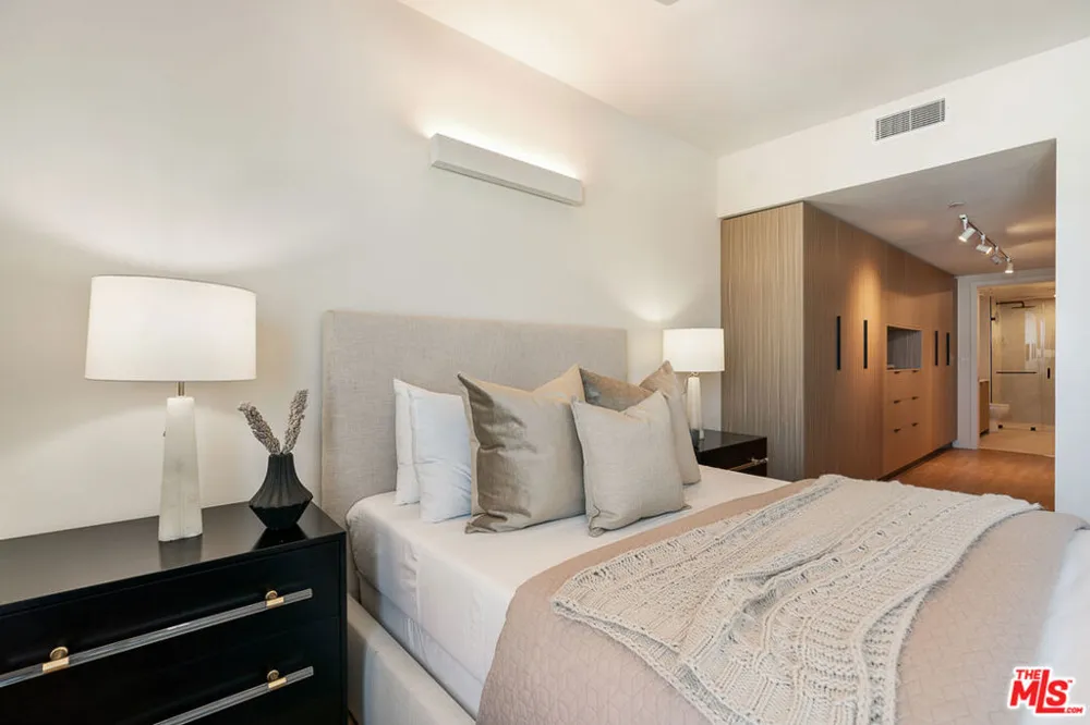 3688 Overland Avenue #520 Los Angeles, CA 90034