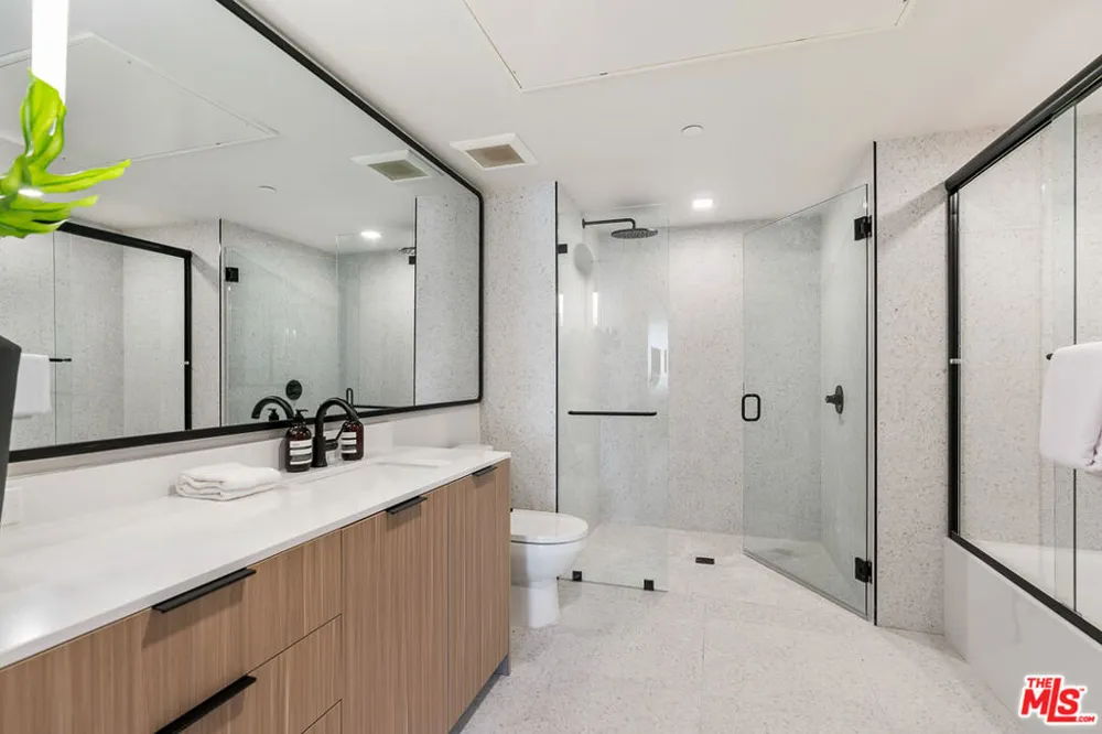 3688 Overland Avenue #520 Los Angeles, CA 90034