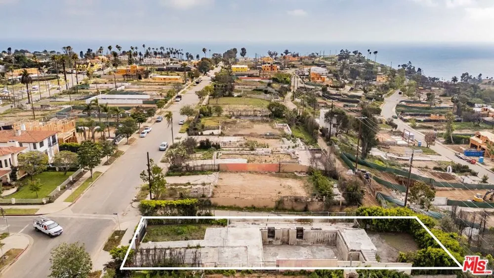 701 Via De La Paz Pacific Palisades, CA 90272