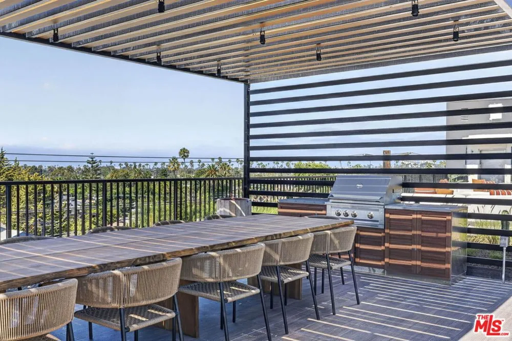 1808 Lincoln Boulevard #203 Venice, CA 90291