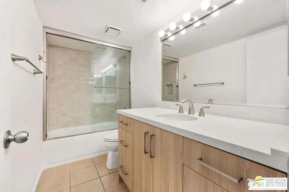 505 S Farrell Drive #D21 Palm Springs, CA 92264