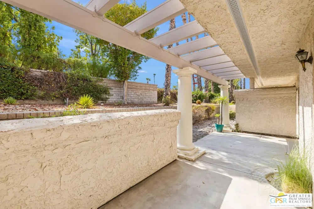 505 S Farrell Drive #D21 Palm Springs, CA 92264
