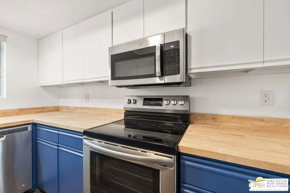 505 S Farrell Drive #D21 Palm Springs, CA 92264