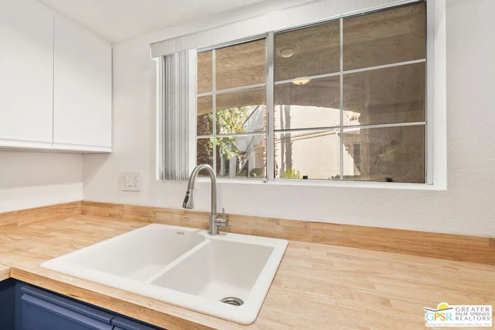 505 S Farrell Drive #D21 Palm Springs, CA 92264