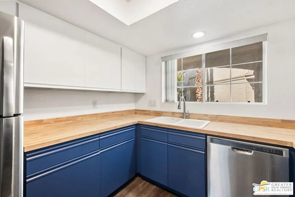 505 S Farrell Drive #D21 Palm Springs, CA 92264