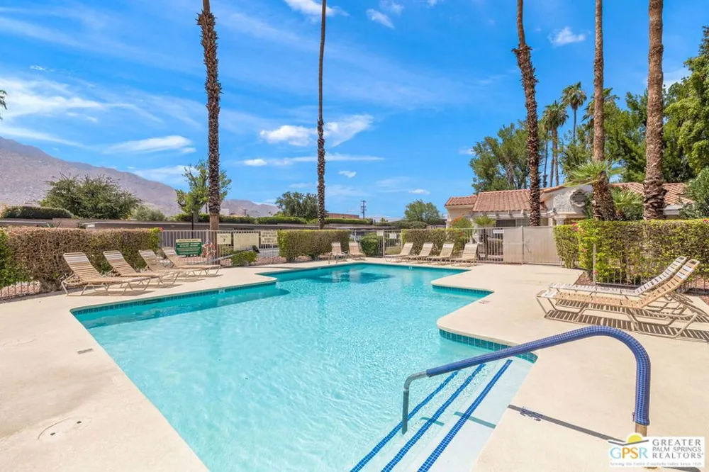 505 S Farrell Drive #D21 Palm Springs, CA 92264