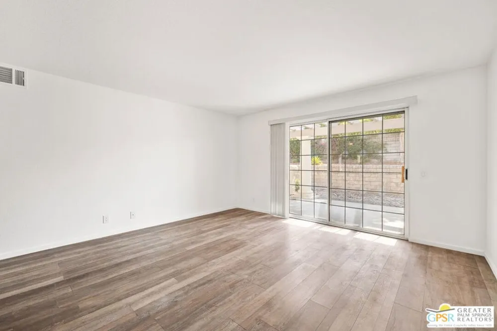 505 S Farrell Drive #D21 Palm Springs, CA 92264