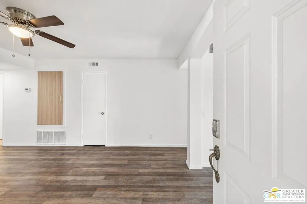 505 S Farrell Drive #D21 Palm Springs, CA 92264