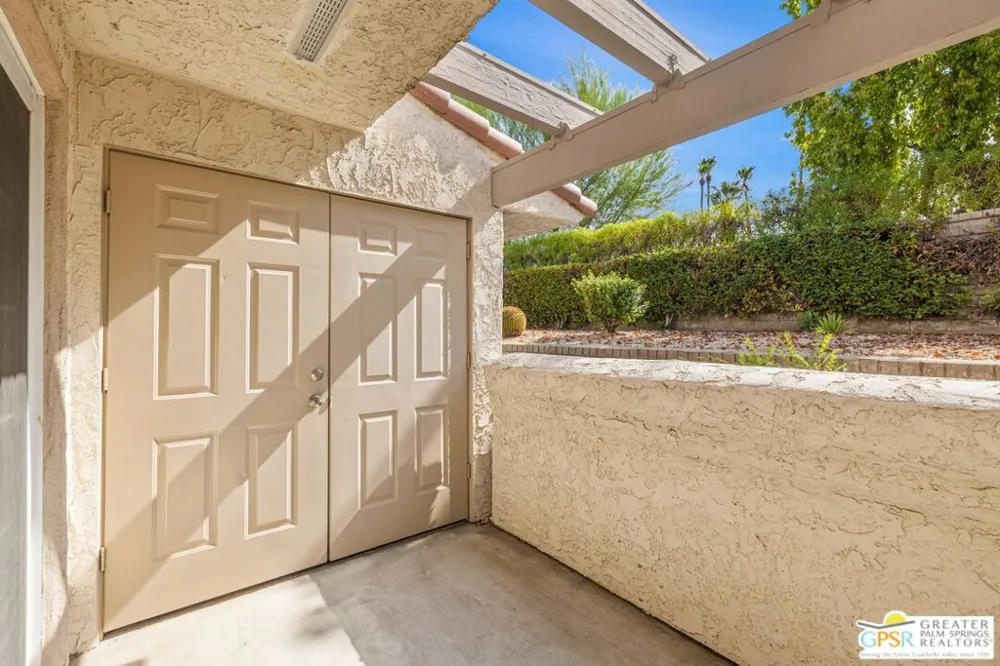 505 S Farrell Drive #D21 Palm Springs, CA 92264