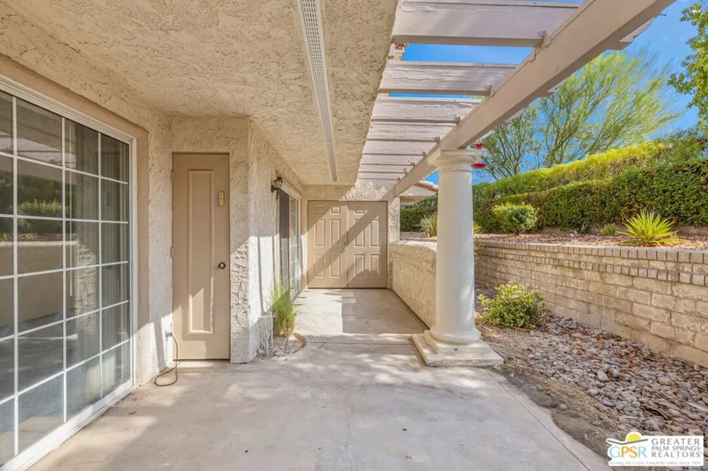 505 S Farrell Drive #D21 Palm Springs, CA 92264