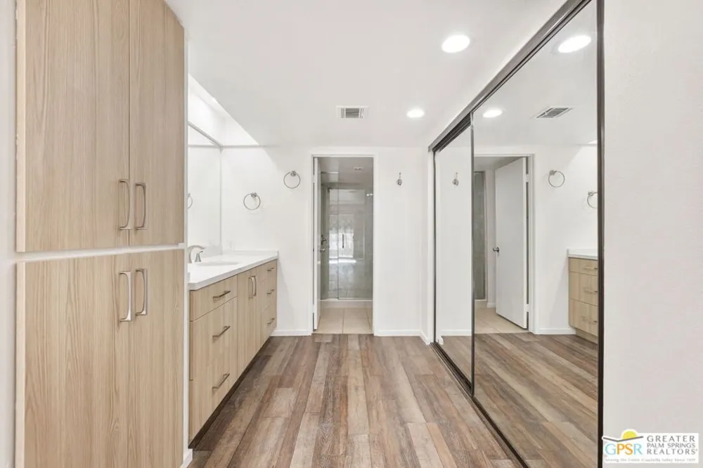 505 S Farrell Drive #D21 Palm Springs, CA 92264