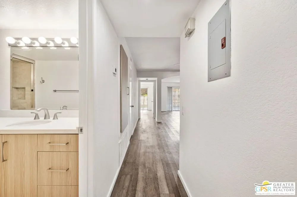 505 S Farrell Drive #D21 Palm Springs, CA 92264