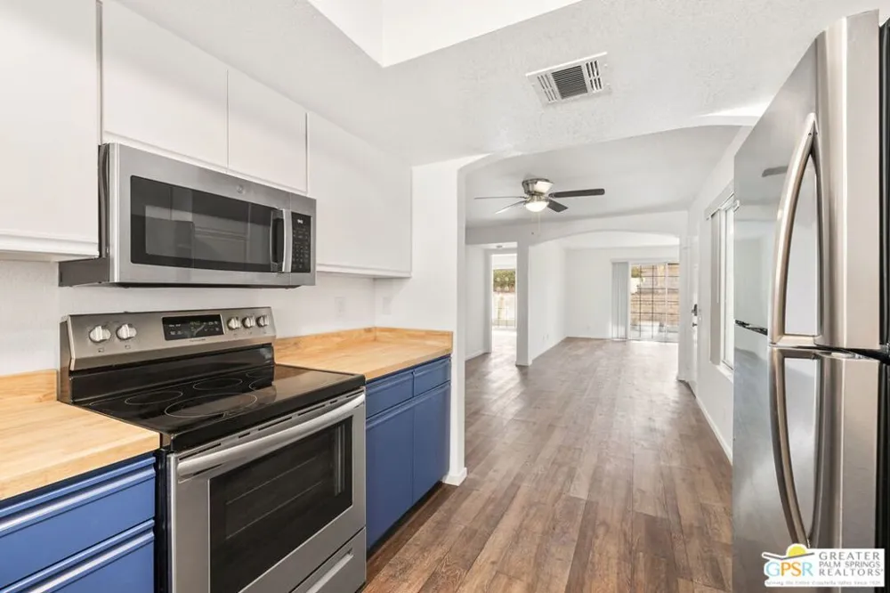 505 S Farrell Drive #D21 Palm Springs, CA 92264