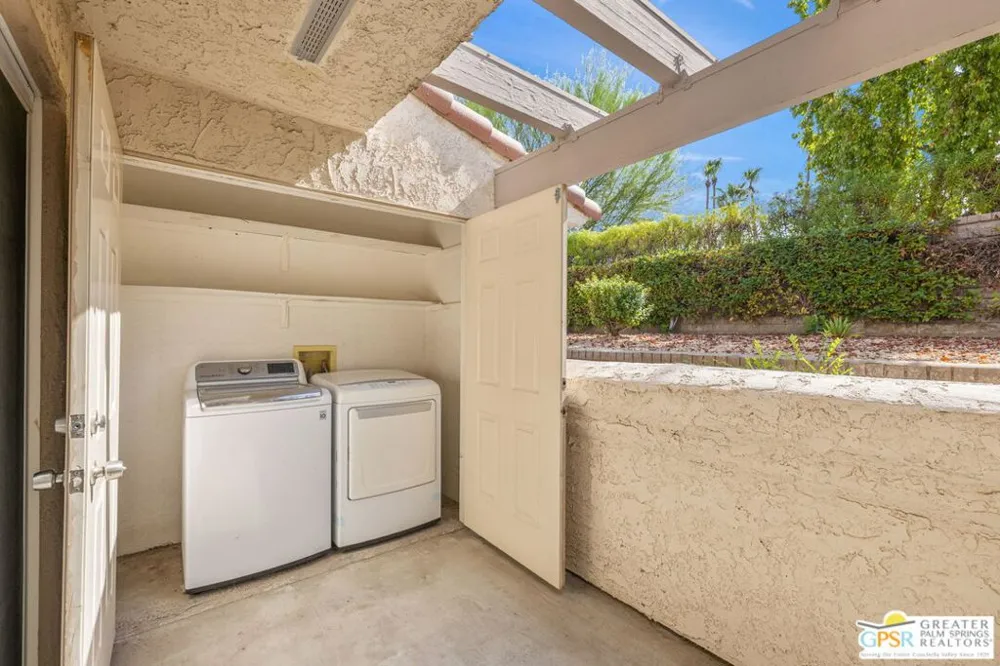 505 S Farrell Drive #D21 Palm Springs, CA 92264