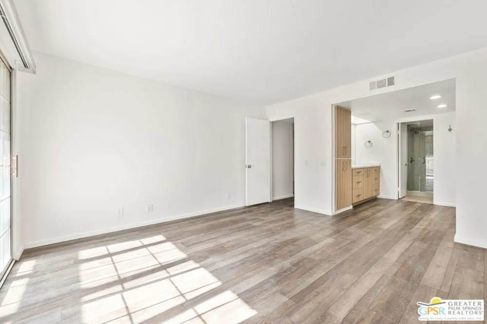 505 S Farrell Drive #D21 Palm Springs, CA 92264