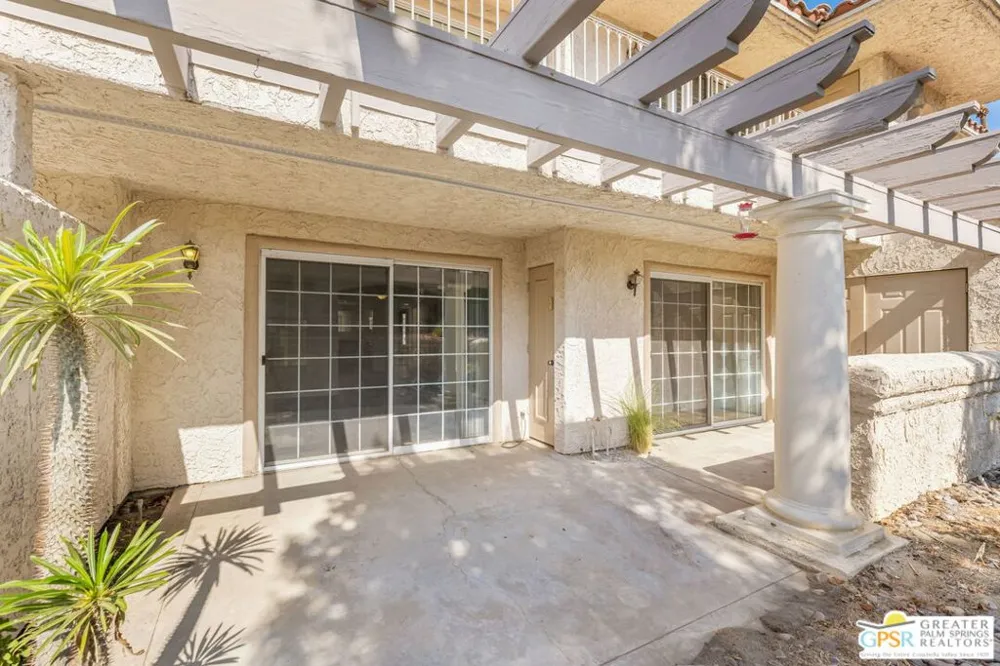 505 S Farrell Drive #D21 Palm Springs, CA 92264