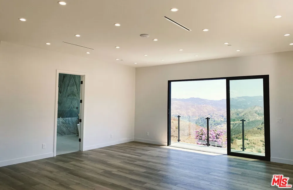 1700 Cadenhorn Drive Agoura Hills, CA 91301
