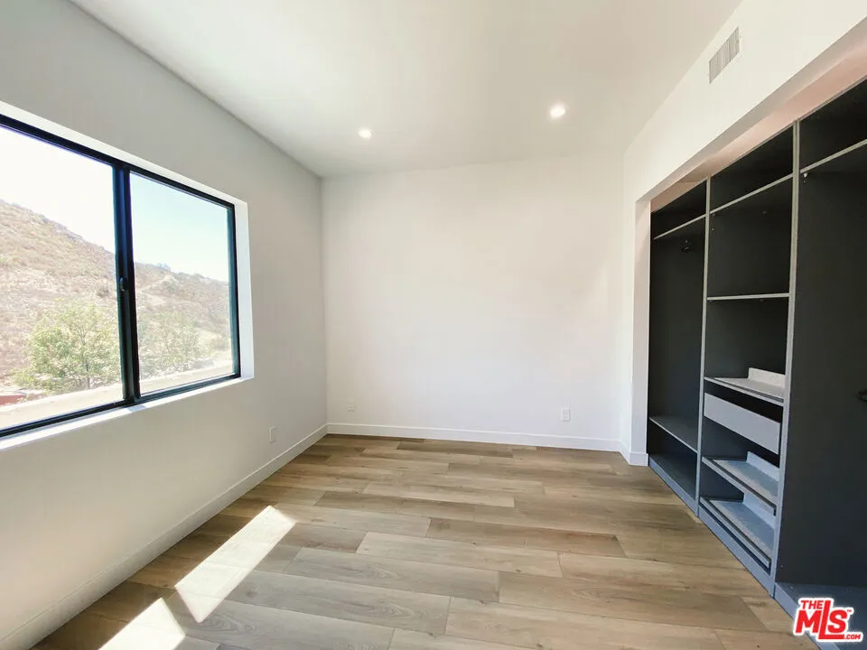 1700 Cadenhorn Drive Agoura Hills, CA 91301
