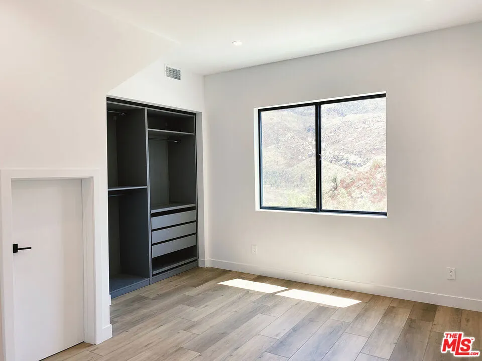 1700 Cadenhorn Drive Agoura Hills, CA 91301