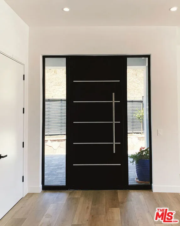 1700 Cadenhorn Drive Agoura Hills, CA 91301