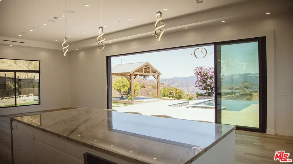 1700 Cadenhorn Drive Agoura Hills, CA 91301
