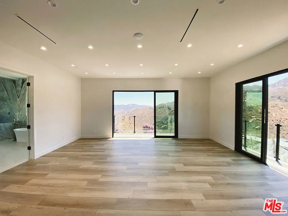 1700 Cadenhorn Drive Agoura Hills, CA 91301